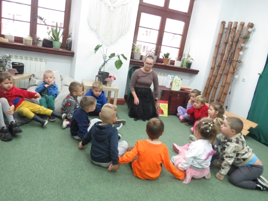 Ośmiorniczki, zajęcia edukacyjne w Bibliotece Miejskiej, 14.10.2025
